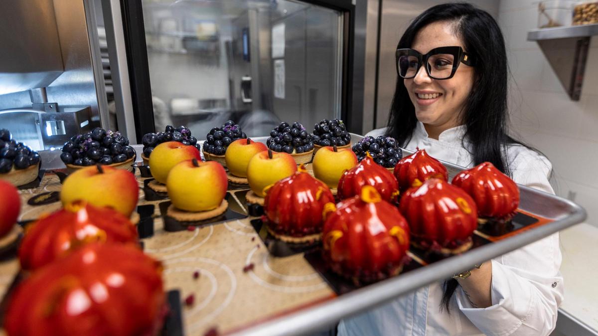 Carolina Molea makes beautiful, delicious pastries that are also vegan. Her unique combination has earned her fans at her new Coral Gables bakery.