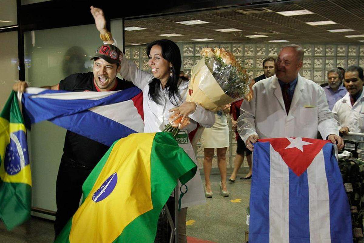 Cuba pide que regresen los más de 8,300 médicos en Brasil.