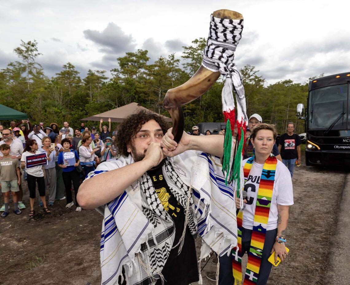 Yakov “Jake” Geffon of the Progressive Jewish Coalition of Central Florida blows the shofar in solidarity with people detained inside Alligator Alcatraz.
