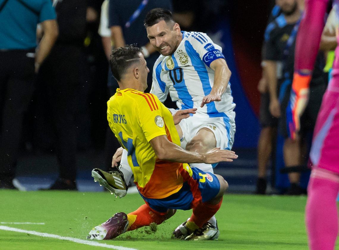 Argentina forward Lionel Messi (10) hurts his foot on a play against Colombia in the first half of their Copa America 2024 Final soccer match at Hard Rock Stadium on Sunday, July 14, 2024, in Miami Gardens, Fla.