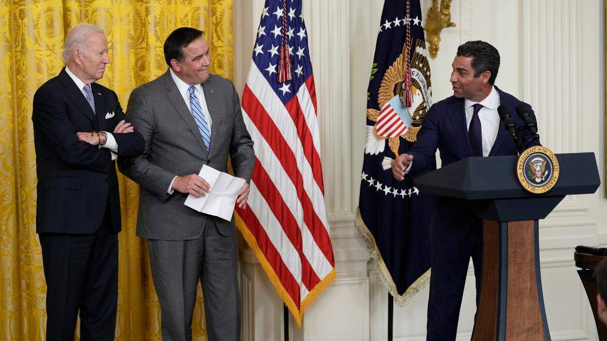 President Joe Biden and Columbus (Ohio) Mayor Andrew Ginther listen as Miami Mayor Francis Suarez, right, speaks in the East Room of the White House to mayors who are attending the U.S. Conference of Mayors winter meeting in Washington, Friday, Jan 20, 2023. 