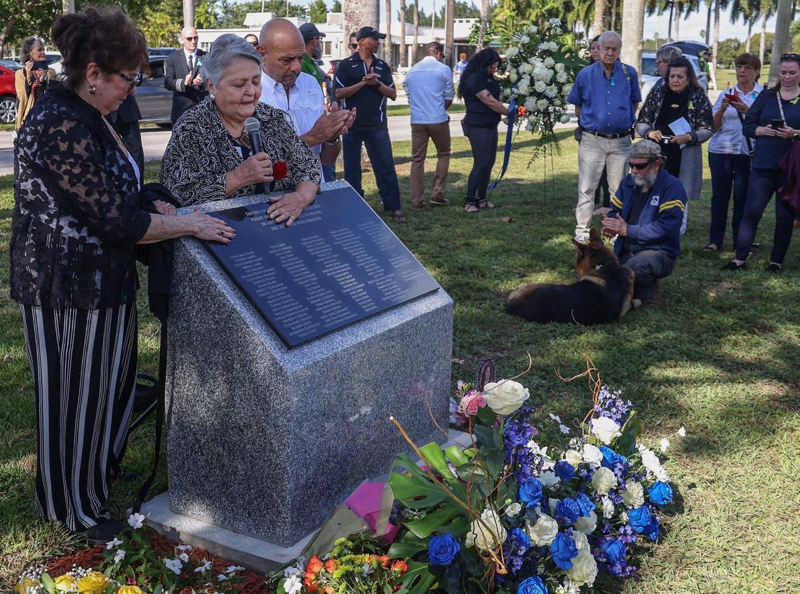 Flight attendants Mercy Ruiz, left, and Beverly Raposa, center, and survivor Ron Infantino, right, who lost his wife, unveil the memorial dedicated to those who perished on Eastern Flight 401.