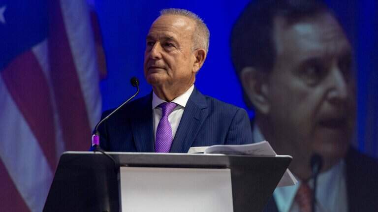 Former Miami TV news anchor Eliott Rodriguez will face Rep. Maria Elvira Salazar