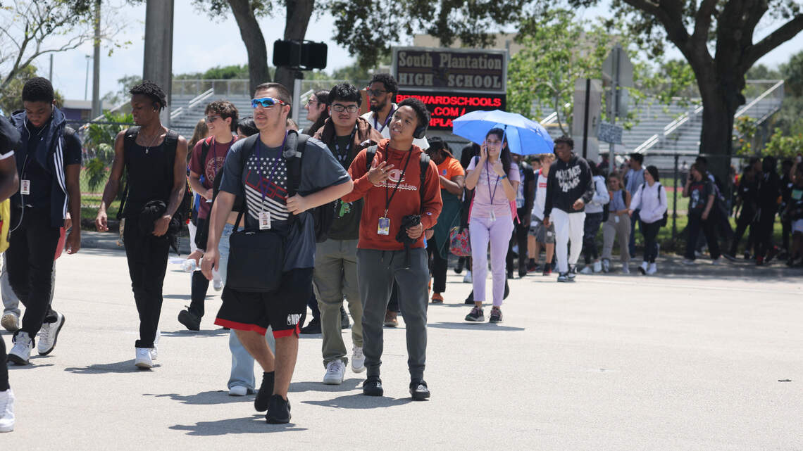 Bomb threat empties a Broward high school and locks down elementary as cops investigate