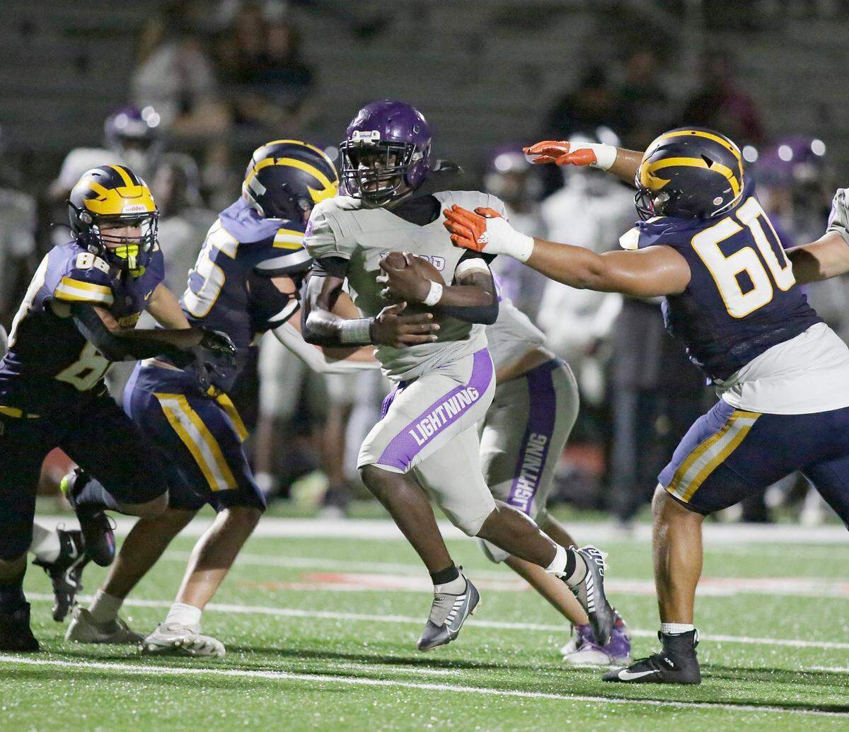 Dr. Krop Lightning running back Julius Pascal (2) tries to break free from Belen Jesuit Wolverines defenders during football game on Friday, November 11, 2022 at Monsignor Pace HS in Miami. Andrew Uloza / for Miami Herald