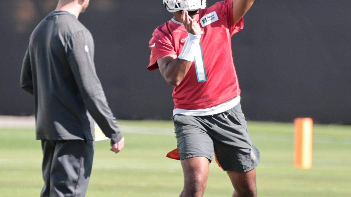 Miami Dolphins quarterback Tua Tagovailoa (1) thows a pass during practice at Baptist Health Training Complex in Miami Gardens on Wednesday, December 22, 2021.