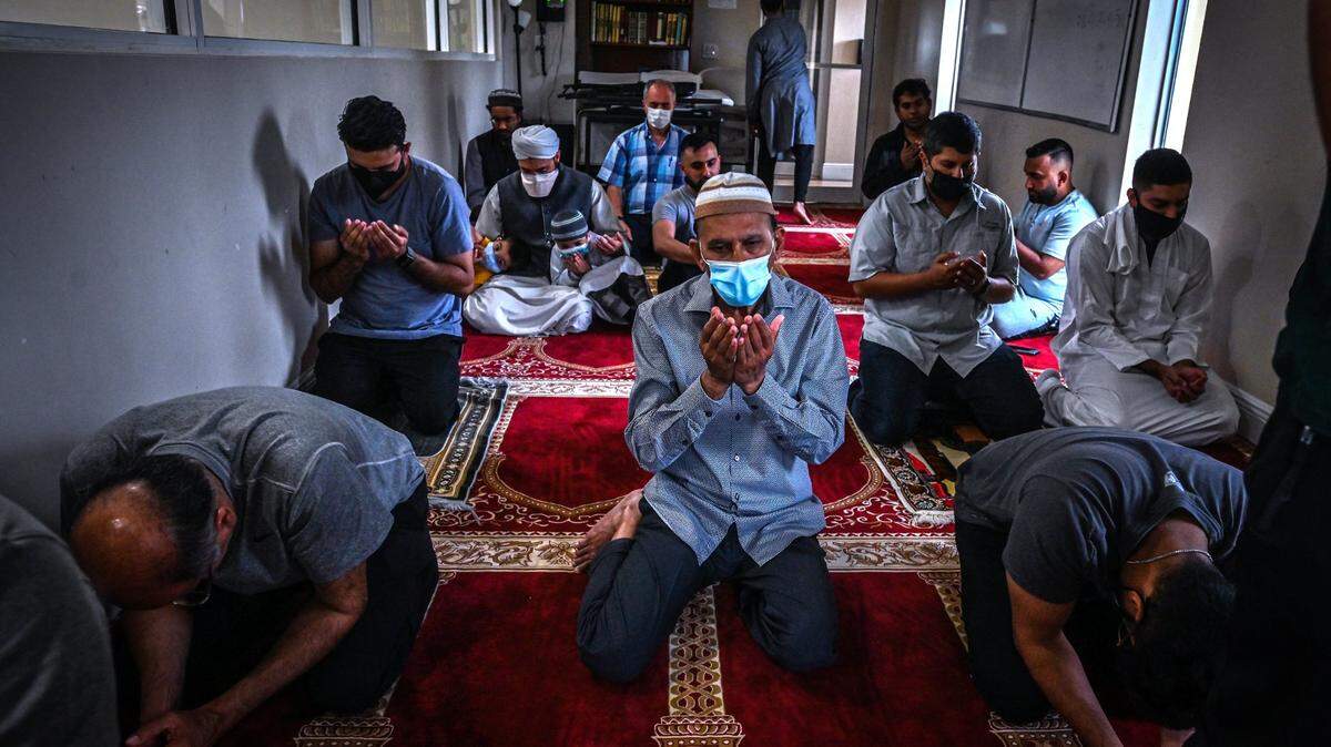 Members of Masjid An-Noor, the mosque connected to The Islamic School of Miami in West Kendall, pray before Ramadan in 2022. Ramadan, the holiest month of the year in the Islamic calendar, begins this weekend.