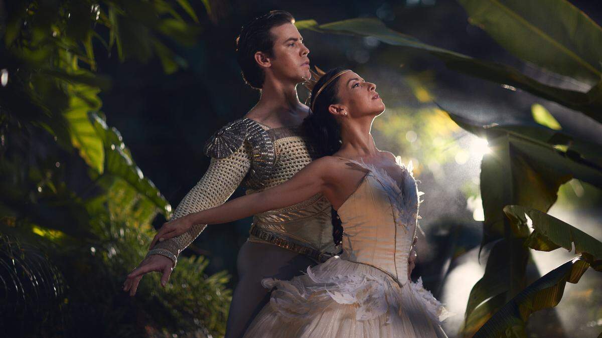 Carlos Quenedit and Katia Carranza as Siegfried and Odette in Alexei Ratmansky’s ‘Swan Lake.’