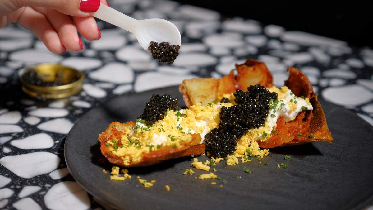 Crispy potato skins with burrata cheese and caviar at Boia De