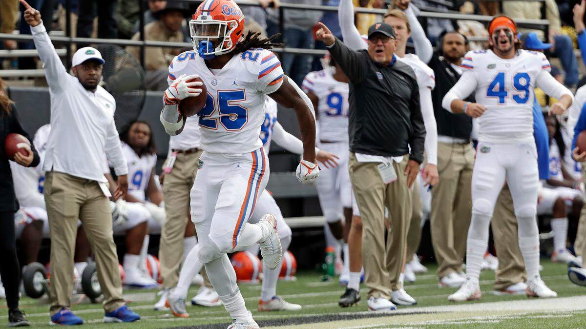 Florida running back Jordan Scarlett (25) runs 48 yards for a touchdown against Vanderbilt in the second half of an NCAA college football game Saturday, Oct. 13, 2018.