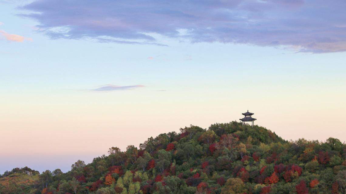 At an ancient Tang Dynasty site in Hebei Province, south of Beijing, archaeologists discovered a rare ceramic sculpture.