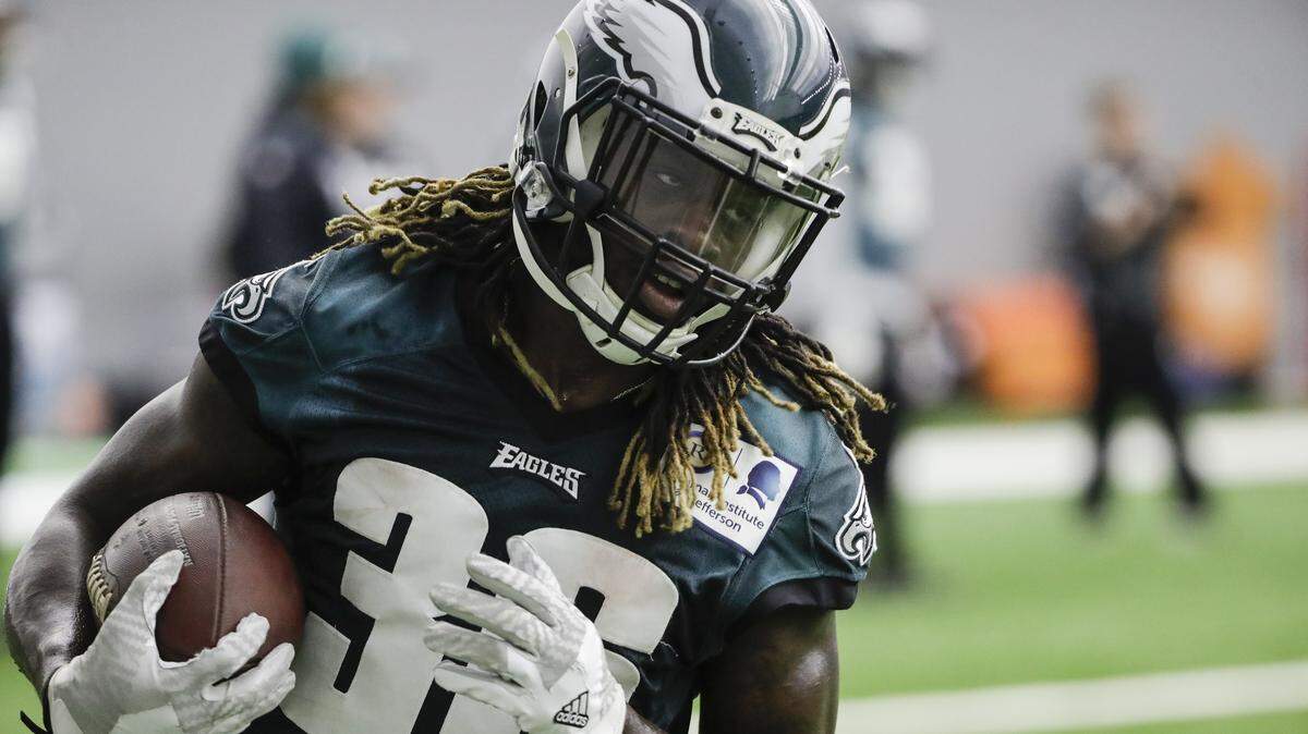 Eagles running back Jay Ajayi says he was not in the wrong in a dispute with an owner of a Los Angeles rental property.