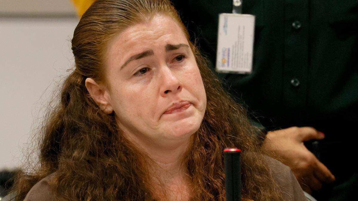 Danielle Woodard, the daughter of Marjory Stoneman Douglas High School shooter Nikolas Cruz’s biological mom, Brenda Woodard, becomes emotional as she testifies in the penalty phase of Cruz’s trial at the Broward County Courthouse in Fort Lauderdale on Monday, Aug. 22, 2022. Cruz previously pleaded guilty to all 17 counts of premeditated murder and 17 counts of attempted murder in the 2018 shootings.