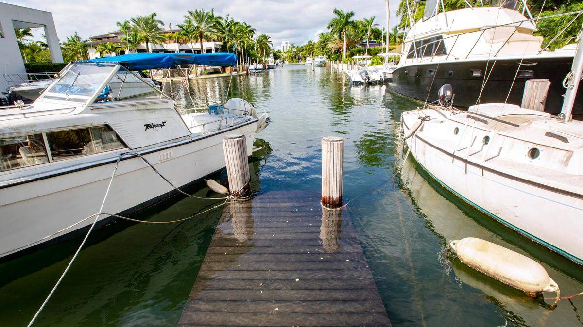 The King Tide brings water levels nearly above the seawall during citizens’ Sea Level Solution day where scientists and citizens go around measuring the high tides around the city, off West Fairview street in Coconut Grove, Florida on Sunday, September 29, 2019.