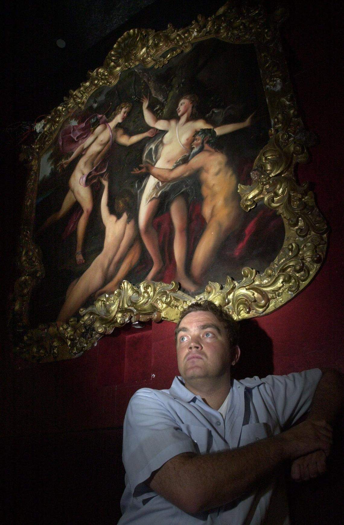 In 2001, Maxwell Blandford, one of the organizers of a final party at Warsaw Ballroom, 1450 Collins Ave., Miami Beach, poses in front of one of the original mural paintings from the ballroom when it first opened. Warsaw a mecca of partying in the early days of the South Beach renaissance, is becoming a Jerry’s Famous Deli. But not before one last final party Friday that will bring together the old crowd.
