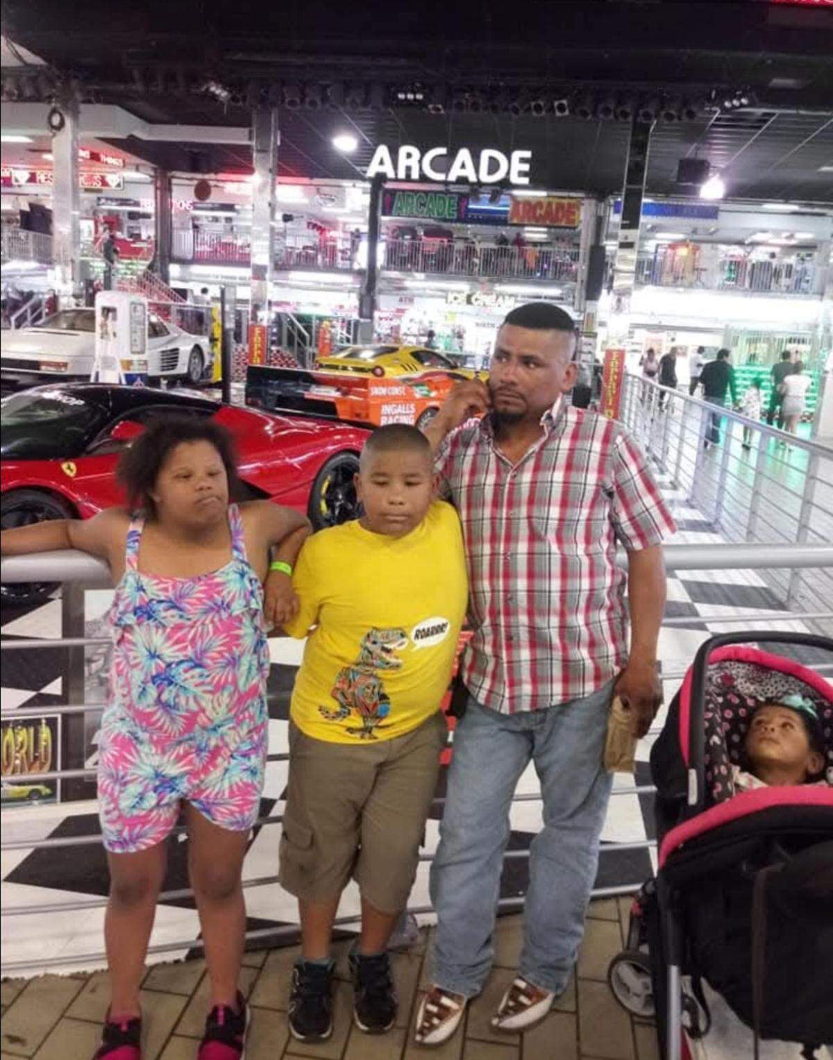 Espejo Hernán Morales with his three children.