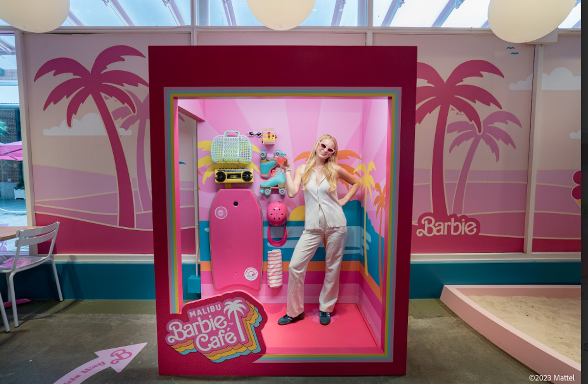 Malibu Barbie Cafe/Mattel