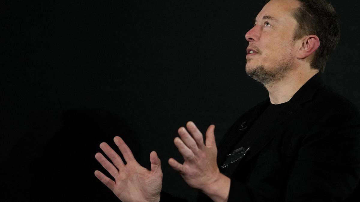Elon Musk, CEO of Tesla and SpaceX gestures during an ‘in-conversation’ event with Prime Minister Rishi Sunak in central London, at the conclusion of the second day of the AI Safety Summit on the safe use of artificial intelligence. Thursday, Nov. 2, 2023. Photo byKirsty Wigglesworth/PA Wire/ABACAPRESS.COM