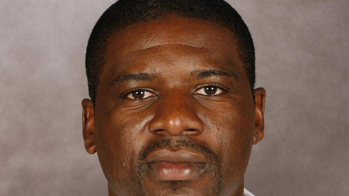 Corey Bell. University of Miami Staff Head Shots & Family Photos, June 15, 2007.