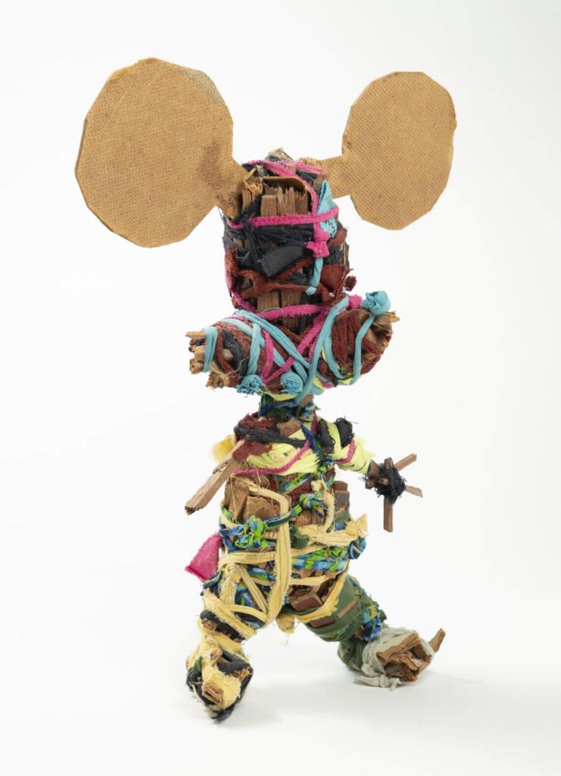 An early sculptural work by Luis Manuel Otero Alcántara, created before his international visibility as a dissident. Otero Alcántara is currently imprisoned in Cuba.