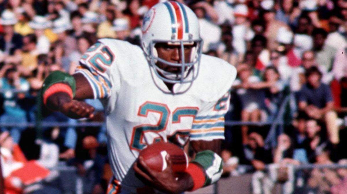 El ex jugador de los Dolphins Mercury Morris murió el sábado por la noche a los 77 años, anunció su hijo.