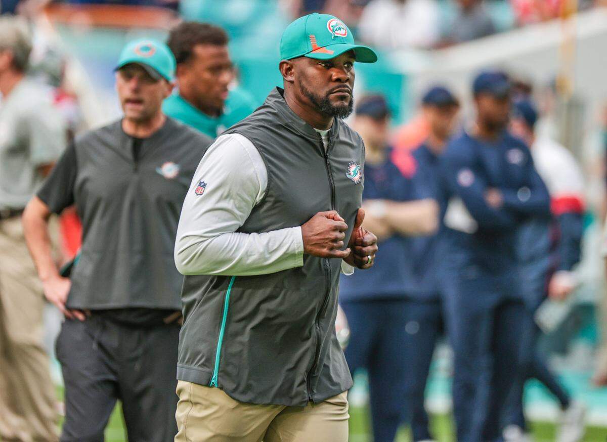 Miami Dolphins head coach Brian Flores at the start of game against the New England Patriots at Hard Rock Stadium in Miami Gardens on Sunday, January 9, 2022.