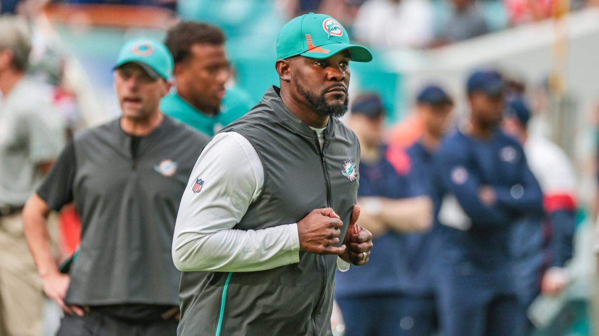 Miami Dolphins head coach Brian Flores at the start of game against the New England Patriots at Hard Rock Stadium in Miami Gardens on Sunday, January 9, 2022.