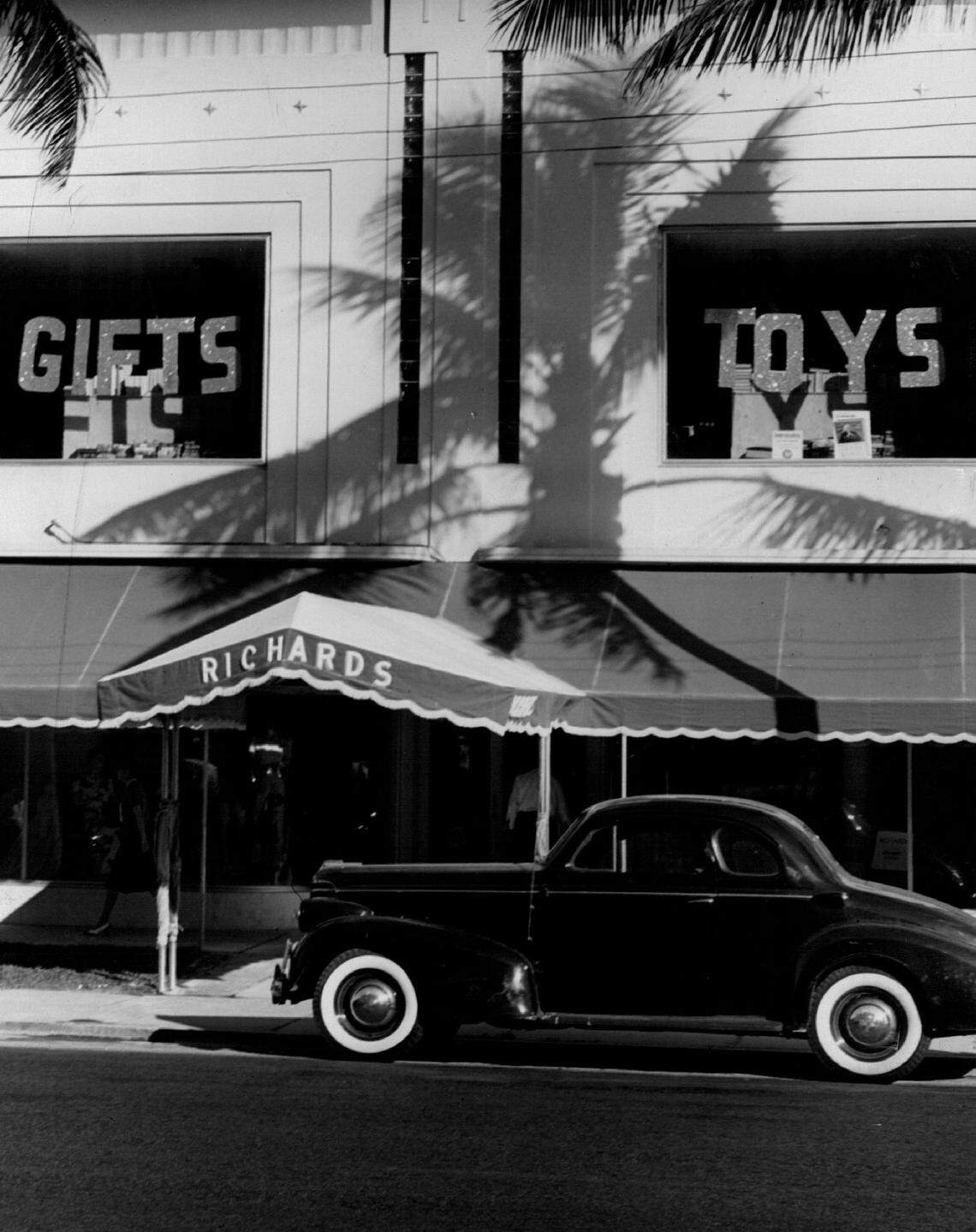 Richards Department Store on Lincoln Road in 1940.