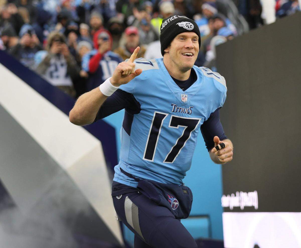 Former Miami Dolphins quarterback, now Tennessee Titans quarterback, Ryan Tannehill (17) arrives for game against the Dolphins at Nissan Stadium in Nashville, Tennessee on Sunday, January 2, 2022.