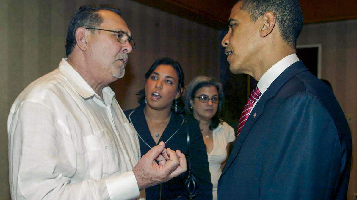 In this file photo, former Cuban political prisoner and dissident Héctor Palacios speaks with Barack Obama, who was running for president at the time, on May 23, 2008. Palacios died Saturday.