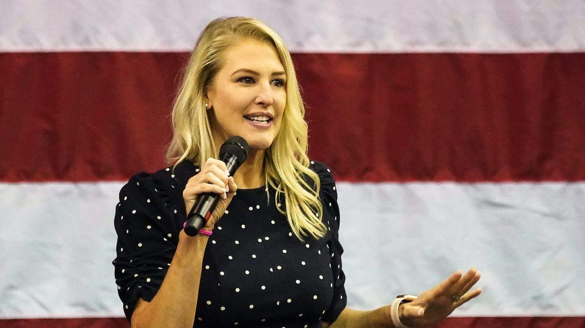 Bridget Ziegler hablando en el mitin de candidatos de los Partidos Republicanos de Sarasota y Manatee en Robarts Arena de Sarasota el sábado 16 de julio de 2022.
