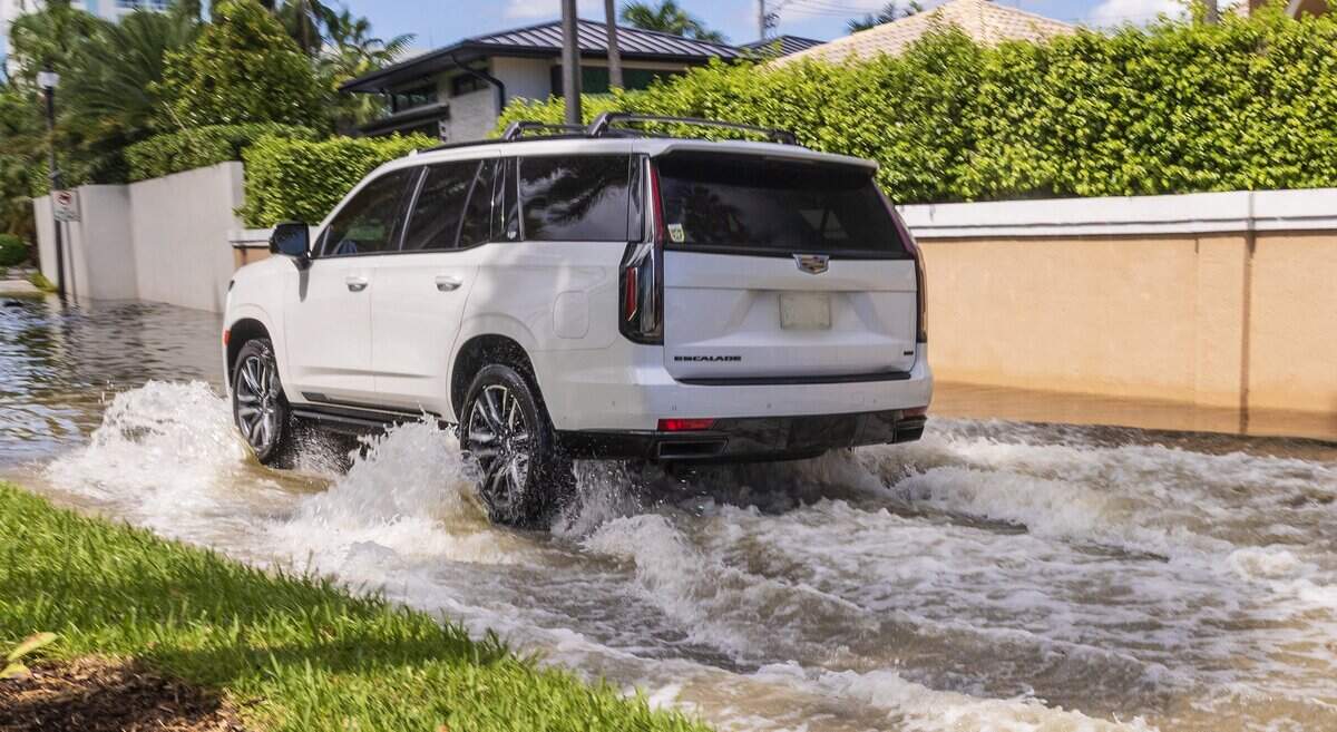 Sea level rise signs as king tides swamp coastal roads | Miami Herald