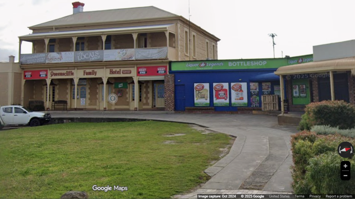 An iconic Australian animal took a stroll through a liquor store, much to the shock of the staff and customers.