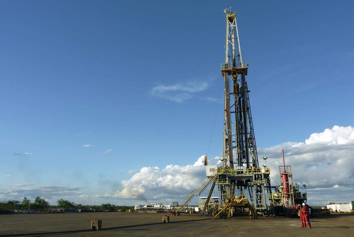 An oil drilling rig in the Junin 10 field in the Orinoco Oil Belt, in Anzoategui, Venezuela on January 24, 2012. (LISSY DE ABREU/AFP via Getty Images)