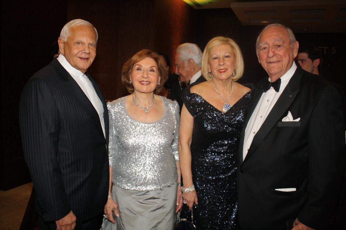 ABEL Y FANA HOLTZ, ROBERTA Y HARVEY CHAPLIN, PRESIDENTES DE GOLDEN ANGELS GALA