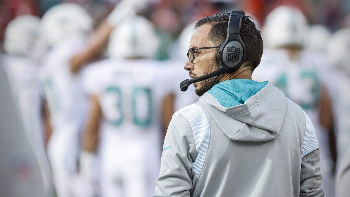 Miami Dolphins head coach Mike McDaniel walks the sidelines during the game against the San Francisco 49ers in the first half at Levi’s Stadium in Santa Clara, California on Sunday, December 4, 2022.
