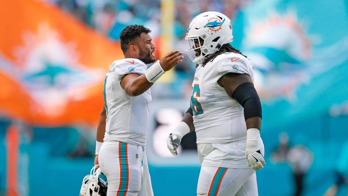Miami Dolphins quarterback Tua Tagovailoa (1) congratulated Dolphins guard Solomon Kindley (66) after a play during the second quarter of an NFL football game against the New York Giants at Hard Rock Stadium on Sunday, December 5, 2021 in Miami Gardens, Florida. (David Santiago Photo / Miami Herald)