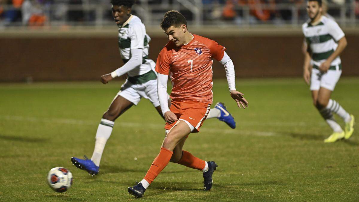 El delantero de Clemson Robbie Robinson fue seleccionado por el Inter Miami de la MLS este 9 de enero.