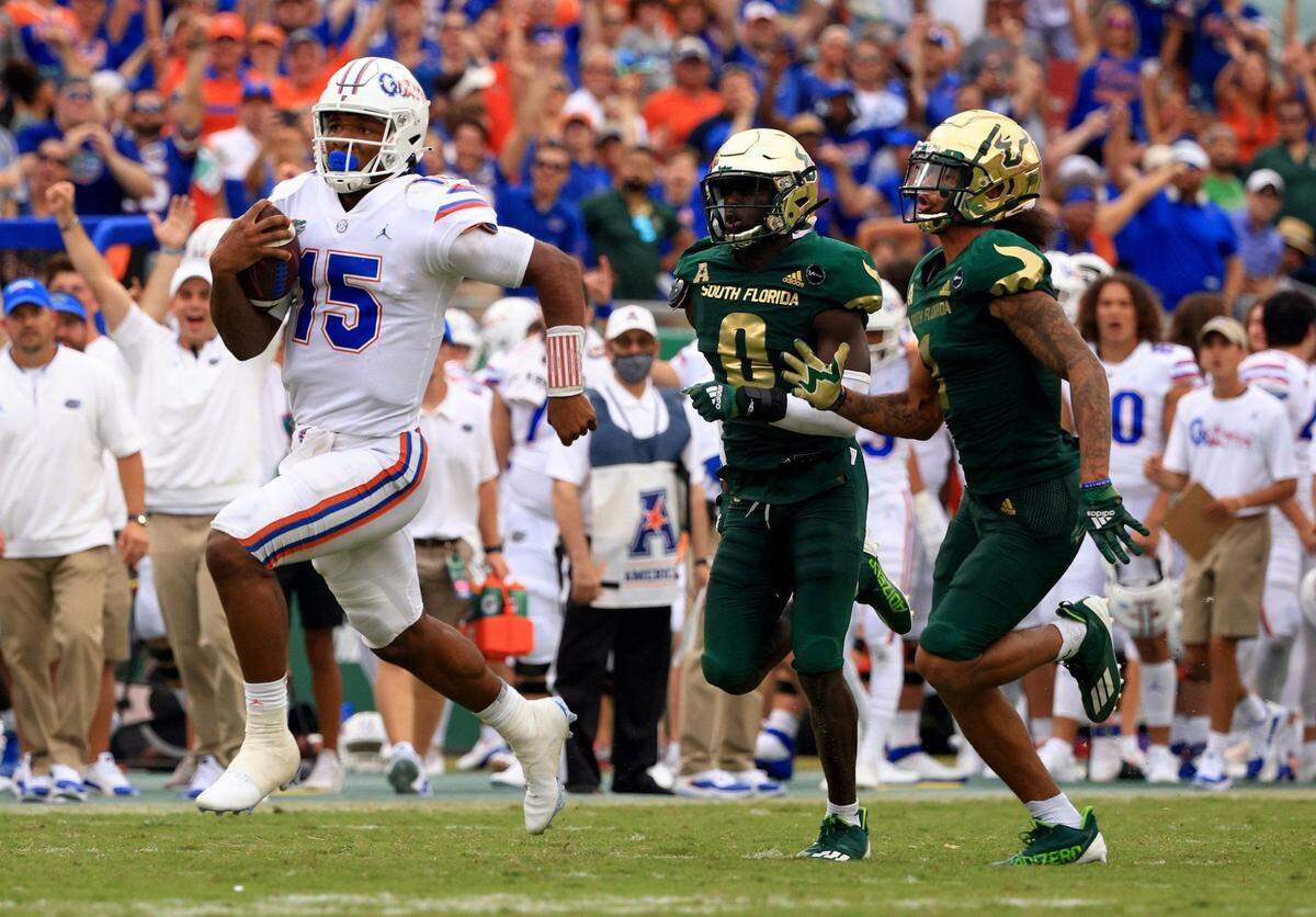 TAMPA, FLORIDA - SEPTEMBER 11: Anthony Richardson #15 of the Florida Gators rushes for a fourth quarter touchdown during a game against the South Florida Bulls at Raymond James Stadium on September 11, 2021 in Tampa, Florida. (Photo by Mike Ehrmann/Getty Images)
