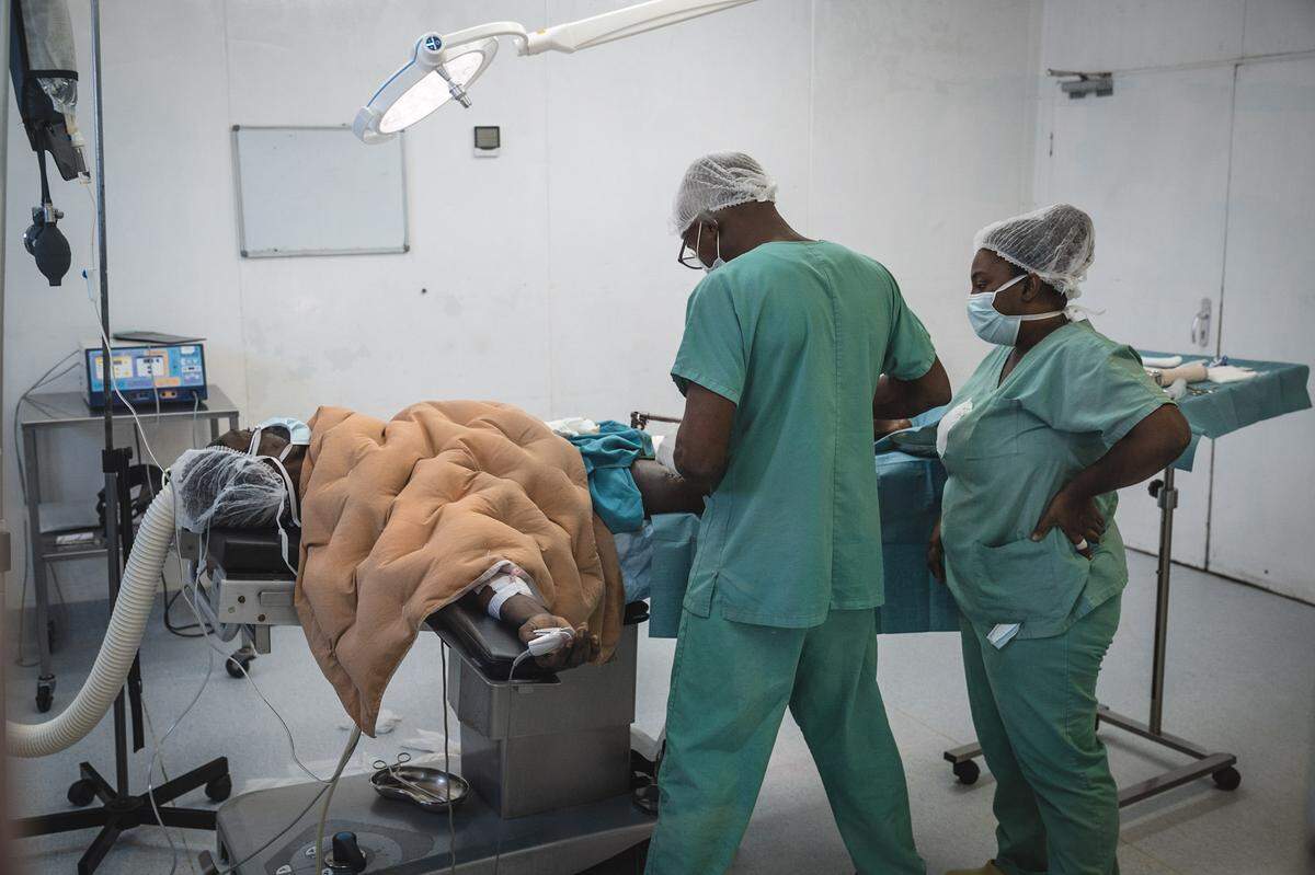 An operating room at Doctors Without Borders’ Tabarre hospital in Port-au-Prince. The hospital specializes in treating people with severe traumatic injuries or burns.