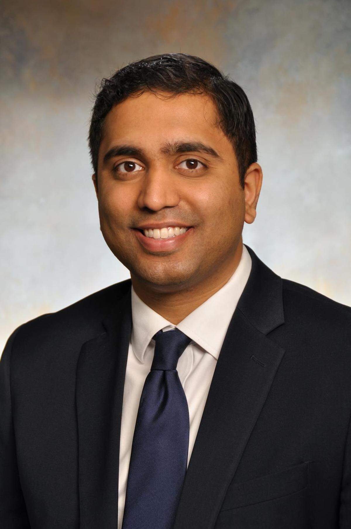 Dr. Anath Eleswarapu is an orthopedic surgeon with the University of Miami Health System.