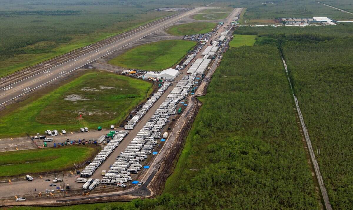 Vista aérea de las estructuras en el centro de detención de migrantes “Alligator Alcatraz,” ubicado en el sitio del Dade-Collier Training and Transition Airport en Ochopee, Florida, el viernes 04 de julio de 2025.