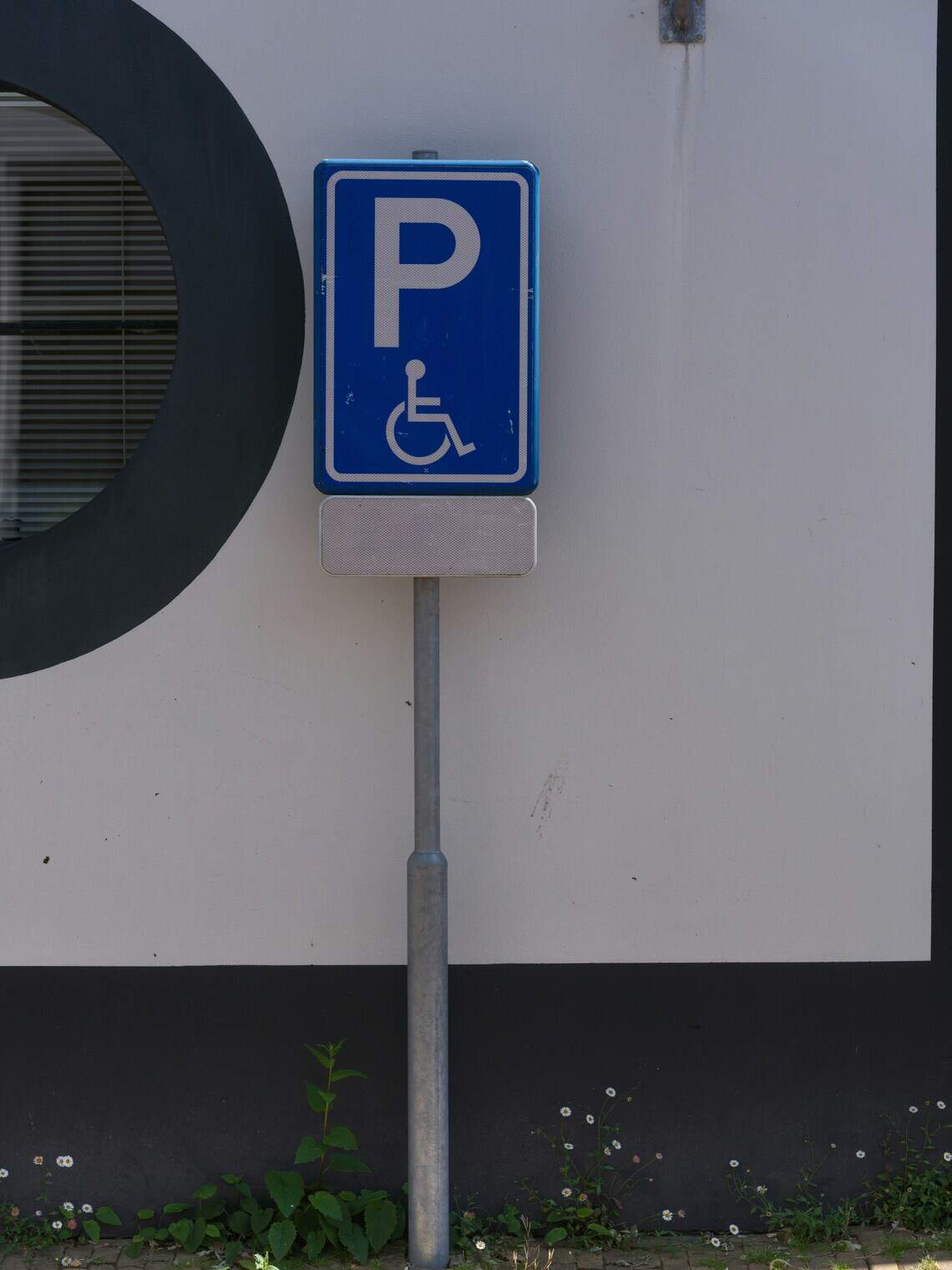 Should pregnant women park in disabled parking spots in Florida? Lawsuit says no