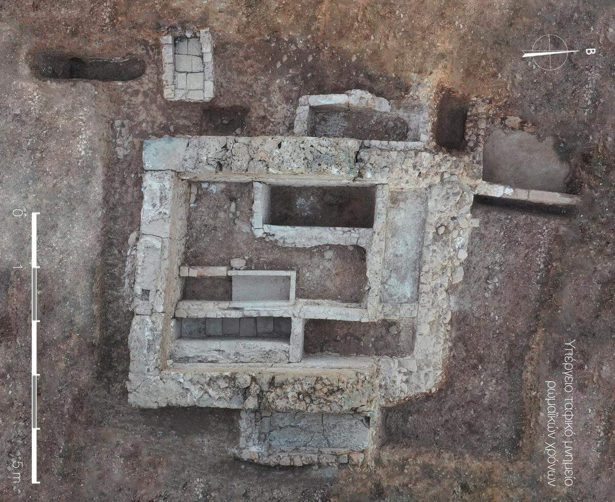 The funerary monument and underground chamber.
