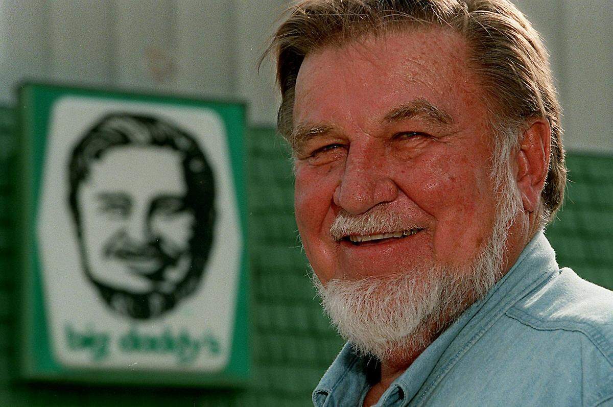 In 1989, Joe Flanigan, the original “Bid Daddy” stands in front of one of the Big Daddy liquor stores bearing his likeness on the logo.