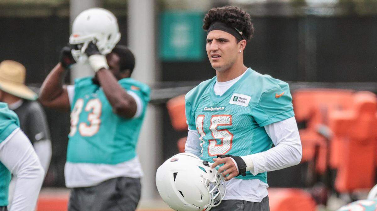 Miami Dolphins Jaelan Phillips (15) prepares for practice drills at the Baptist Health Training Complex in Miami Gardens on Wednesday, January 5, 2022.