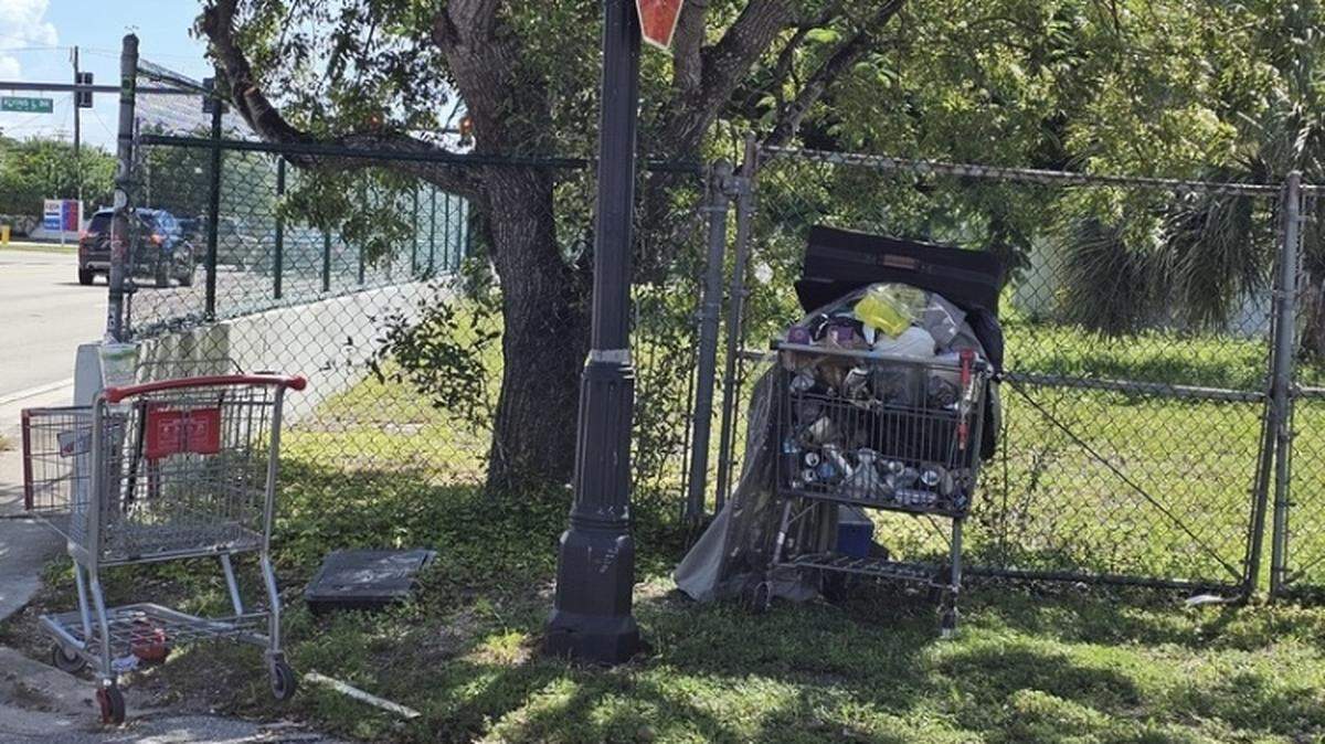 A photo submitted to the FixIt FTL app shows a shopping cart “full of homeless stuff” at an intersection in Fort Lauderdale.