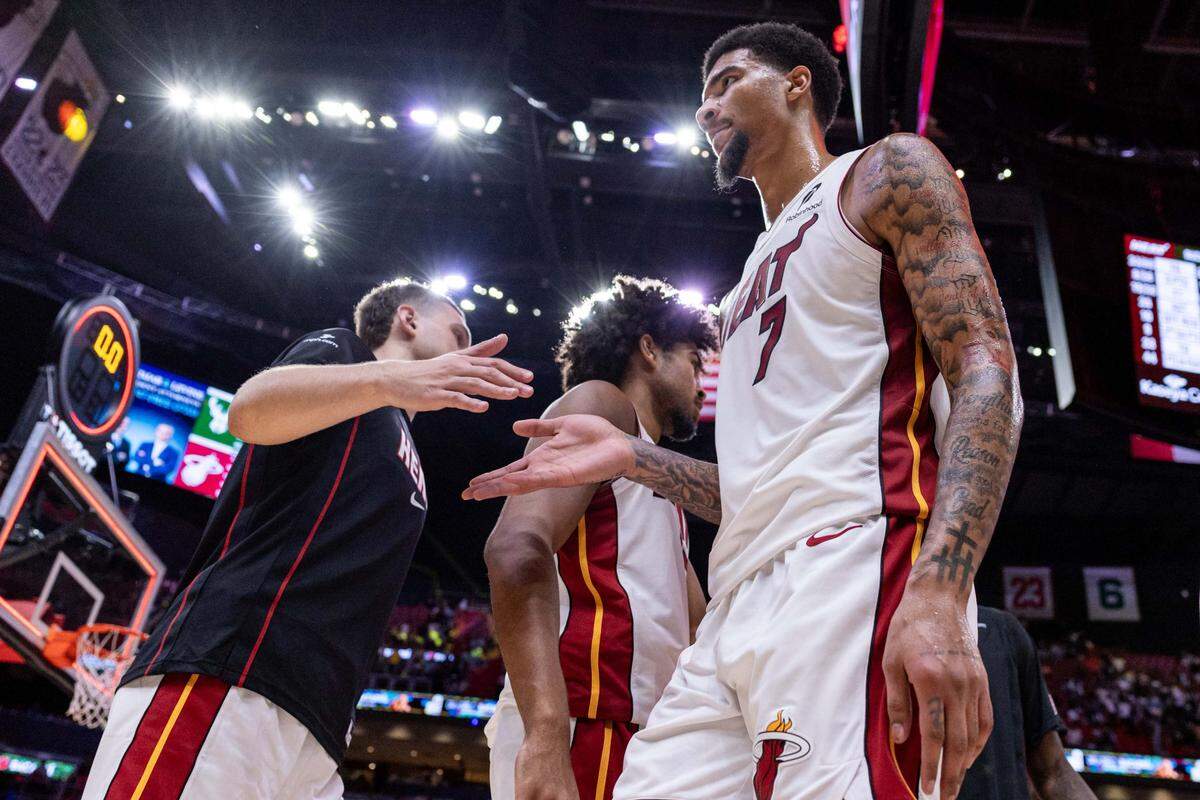 Miami Heat center Kel'El Ware (7) daps up his teammates after they lose to the Milwaukee Bucks 103-93 during an preseason NBA game at Kaseya Center on October 6, 2025, in Miami.