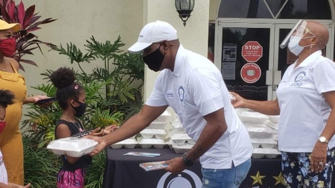 More than 500 Miami-area families served free hot meals thanks to Dolphins, School Board