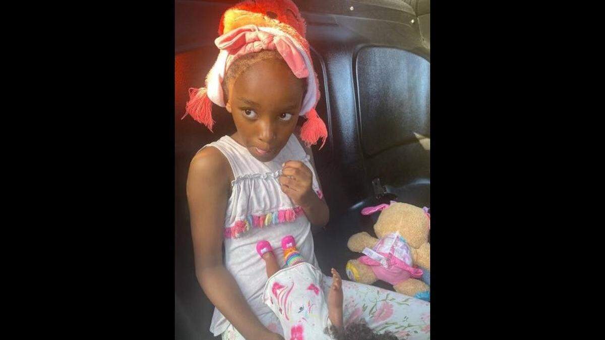 The Broward Sheriff’s Office wants to find the adults who should’ve been watching this little girl.